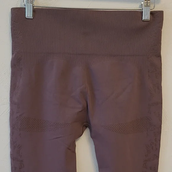 Gymshark Women's Mauve Leggings - Picture 7 of 11